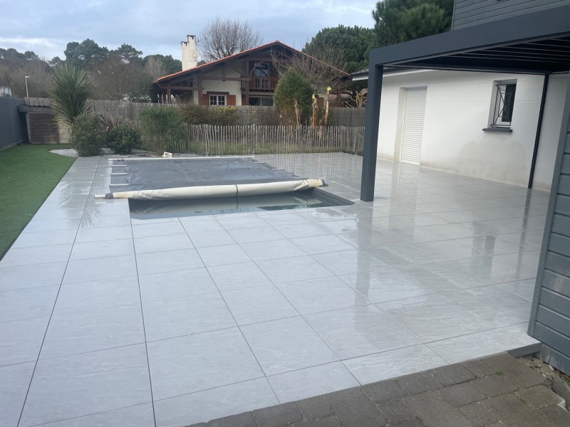 Installation d'un terrasse en carrelage sur plot à Pessac proche de Bordeaux